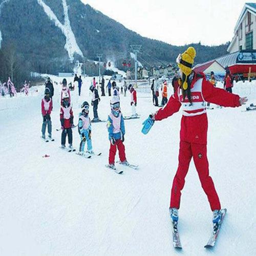 现在去亚布力滑雪场大约多少费用啊