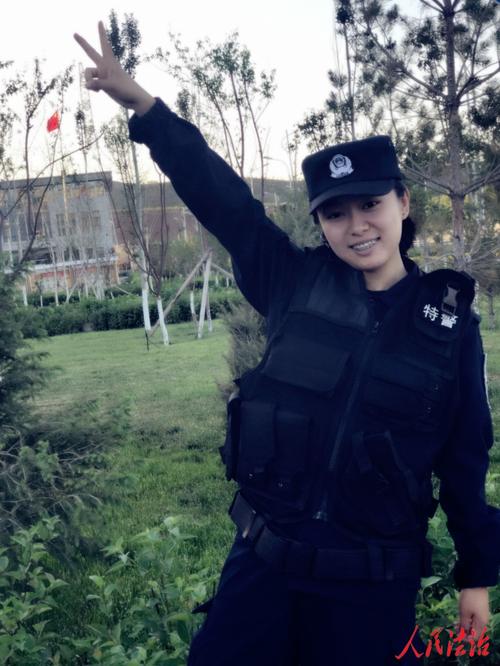 那个新疆美女特警？………