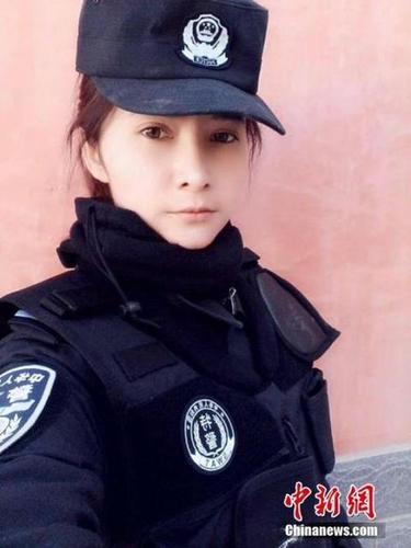 很像《战狼2》中的女主角“卢婧珊 ”的新疆美女特警！ 外貌和身份都特