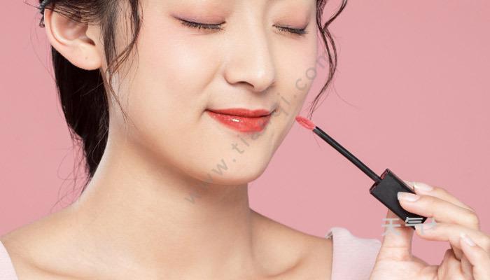 如何正确使用唇蜜？
