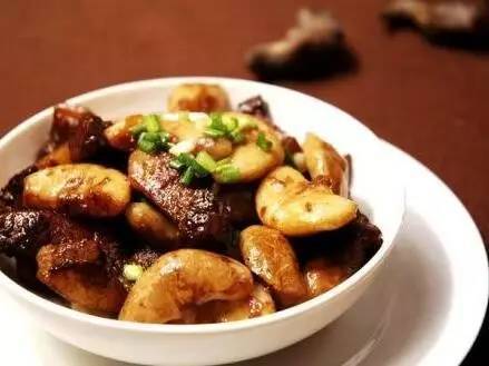 既然菱角不能和猪肉同吃，为何还有菱角烧肉呢？