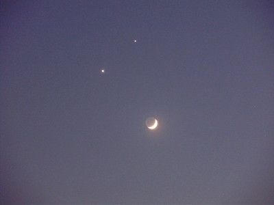 双星伴月将连续两晚出现，这是一种什么天象？