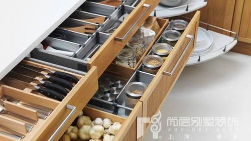一个整体橱柜，一般都要有什么橱柜配件组成