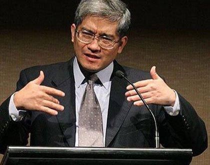 郎咸平《决战前夜》秘密演讲开始处那段荡气回肠的背景音乐是什么？