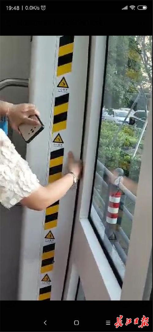 手被门夹了怎么办 紧急处理方法介绍