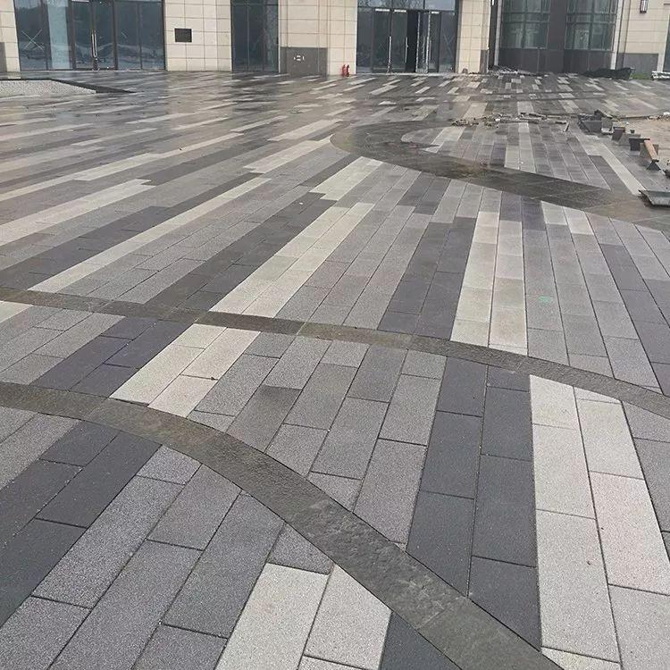 水泥条纹砖、透水砖、花岗岩谁合适路面？这三种材料的优缺点是怎样呢