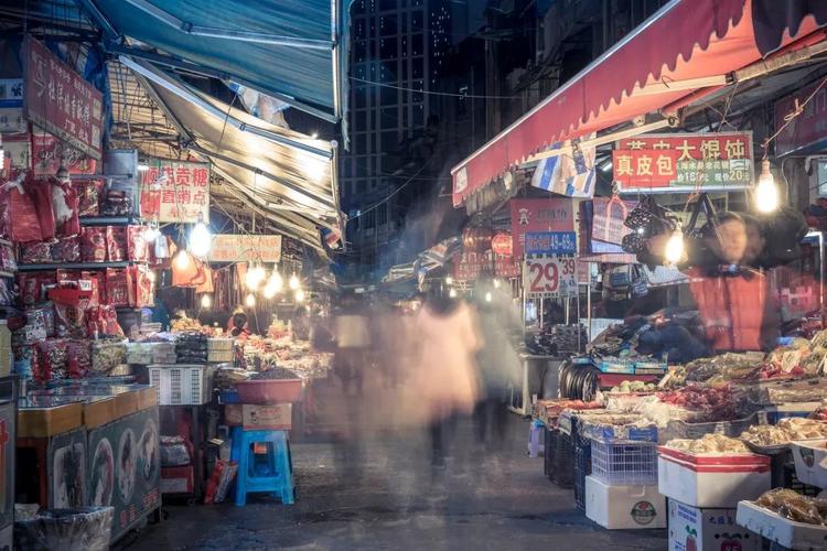 农贸市场人来人往，做什么生意最赚钱？