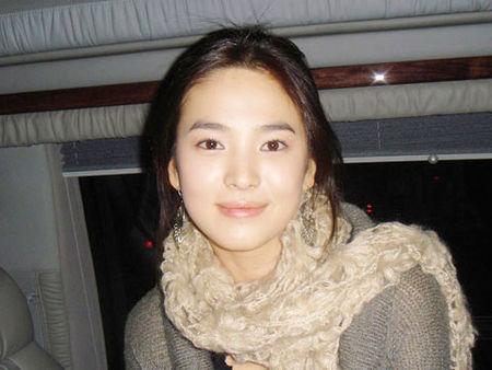 宋慧乔开始中年发福？晒素颜照满脸油光好真实，还嫁的出去吗？