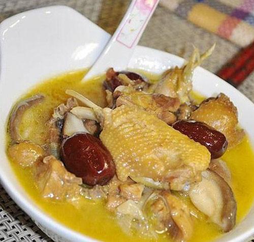 麦鱼炖鸡和什么一起炖呢？