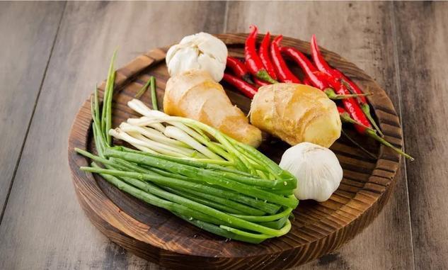 炒菜时，葱、姜、蒜一定要放吗？？？