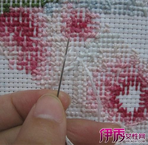 十字绣珠珠绣第一针反面怎么打结