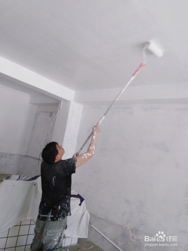房屋墙面刷漆的详细步骤是什么？