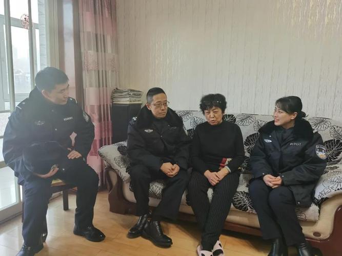 哈尔滨内陆港派出所所长从背后抱住女记者，这是为了啥