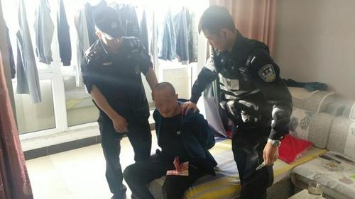 男子患病如沙人