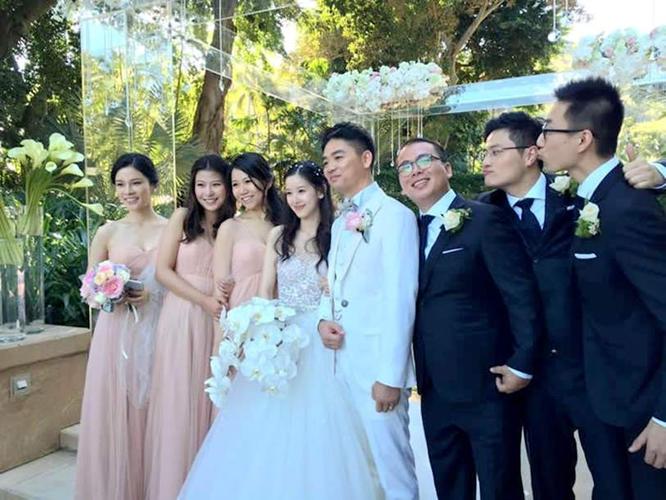 高颜值的奶茶妹，为何会与比自己大19的刘强东结婚？
