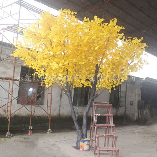 给大树安装假树叶的原因？