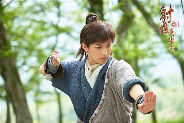 为什么2017电视剧品质盛典上新版郭靖扮演者杨旭文本来以为好帅，可和杨洋在同一屏幕上颜值顺间被爆