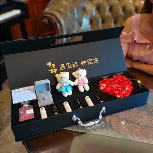 情人节送女朋友什么礼物好？