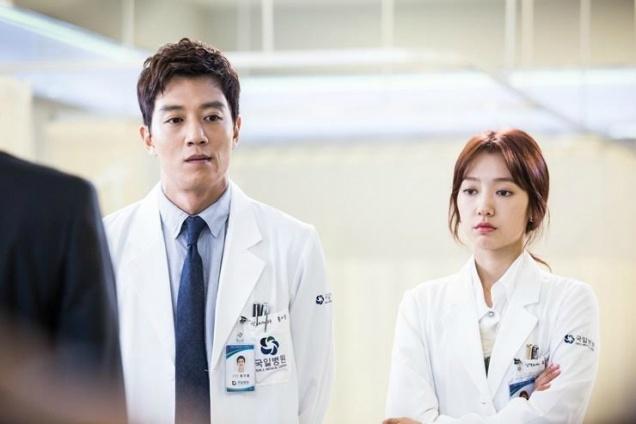 韩剧 w  doctors  任意依恋 打架吧鬼神 分别更新了几集？周几更新？？