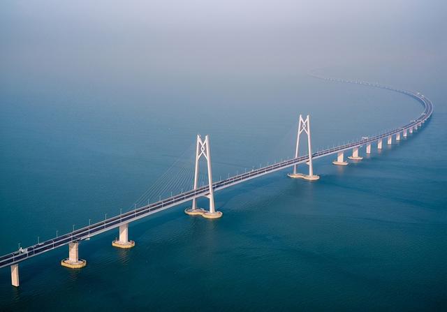 为什么说港珠澳大桥主体工程贯通标注中国工程建设新高度？