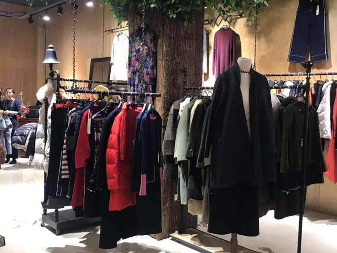 推荐一些价位在三四百的服饰品牌。