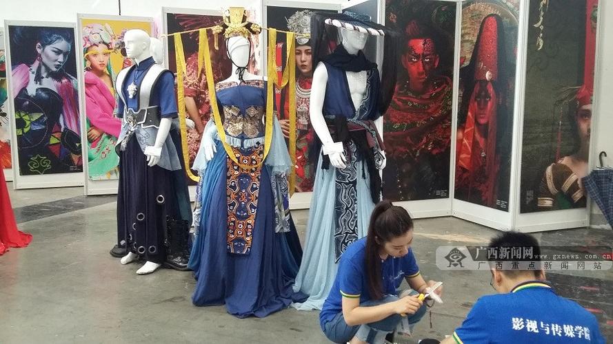 南宁广艺租衣服广西艺术学院就去奇缘服装出租吗？