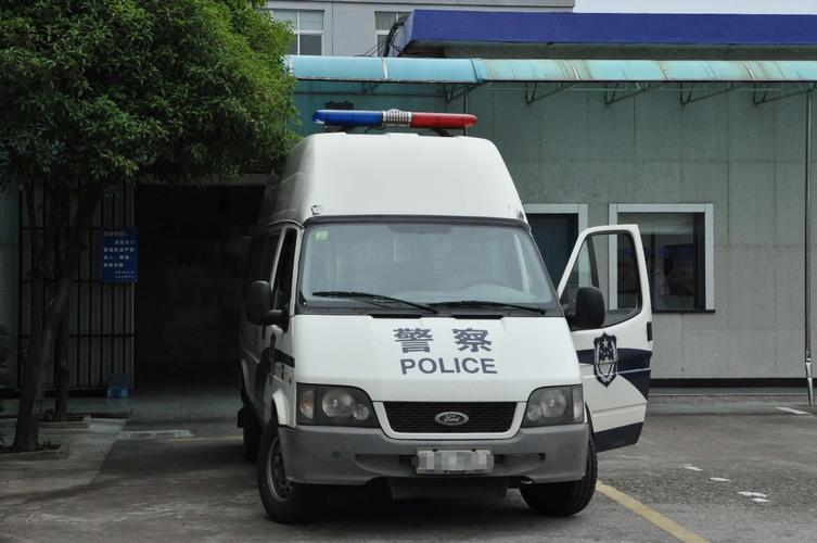 每天停在在看守所大门的警车是干嘛的