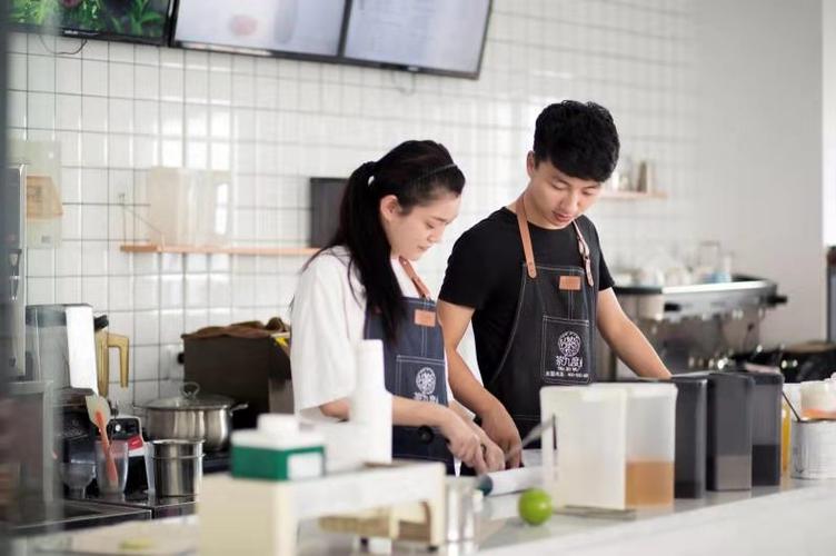 关于奶茶店培训，要学哪些技巧和内容