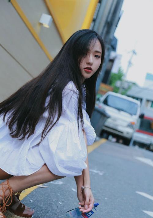 大家能说一下在西南财经大学见到的美女吗？最好详细点！