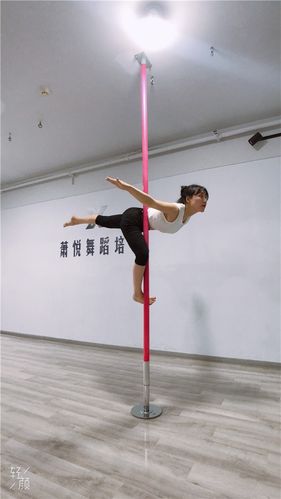 成都哪里可以学钢管舞 学钢管舞多少钱？