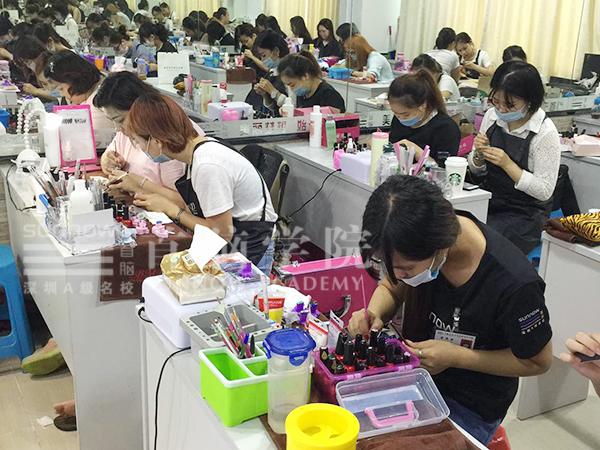 南京哪个学校学美甲好，