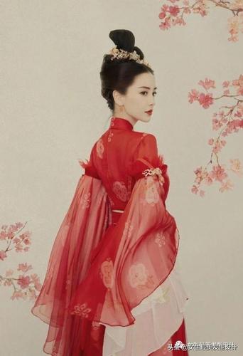Angelababy晒金簪红衣造型，这组照片中的baby有多美？