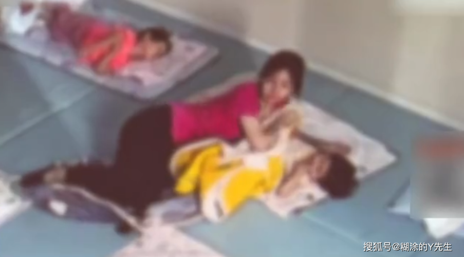 河南幼师发亲吻男童视频，此行为是否已造成猥亵儿童罪行？