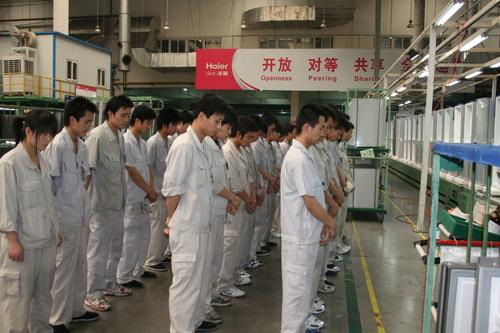我是“海尔集团合肥海尔工贸”的一名员工。现在我才知道自己并非海尔集团正式员工而是靠其外包公司管理。