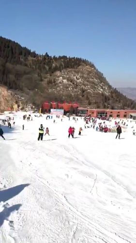 济南金象山滑雪场的费用多少？