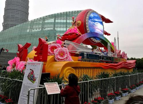 国庆后花车在何处展示？