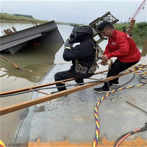 西湖边打捞队，打捞费500元，捞不上来不要钱，这个行业充满哪些危险性？
