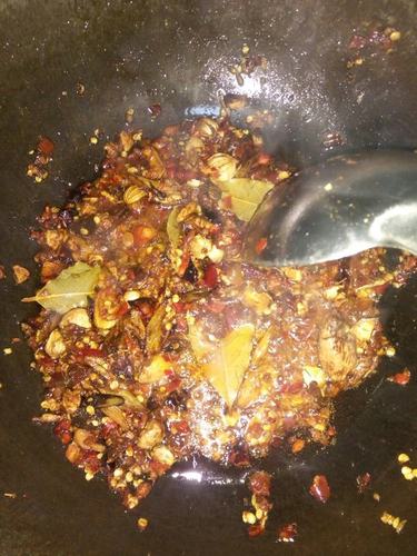 自制火锅底料的家常做法是怎样的？