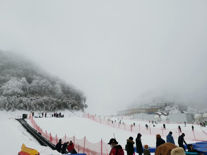 听说重庆金佛山爱必侬度假村可以滑雪？