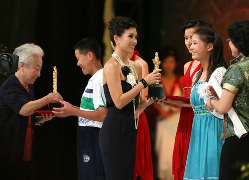 第16届中国电影华表奖颁奖典礼主持人是哪三位