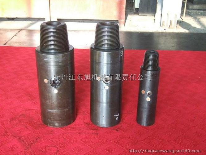 方钻杆上旋塞接头丝扣为什么是左旋螺纹(反扣)？
