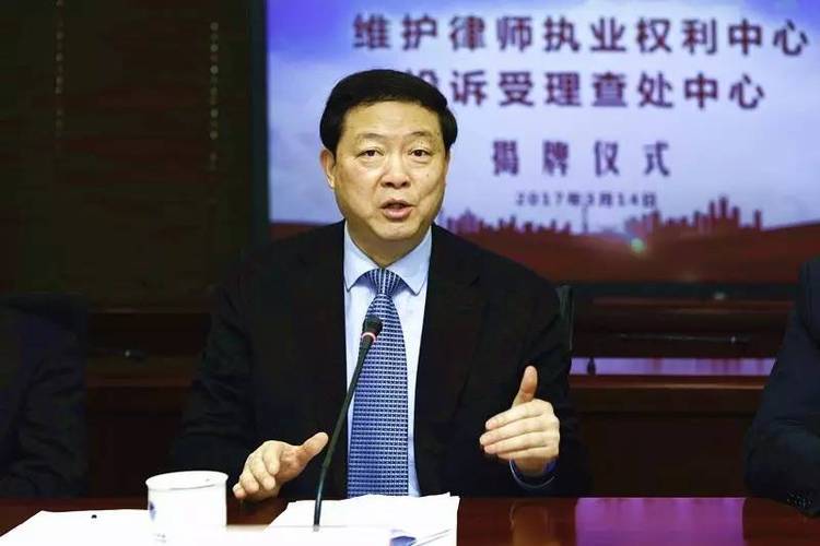 上海汉盛律师事务所 齐雷律师我该拿你怎么办！齐雷律师利用我不懂法律，投机取巧