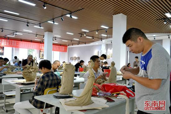 德化陶瓷职业技术学院是专门学陶瓷的吗？