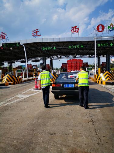 公路收费站收费合法吗
