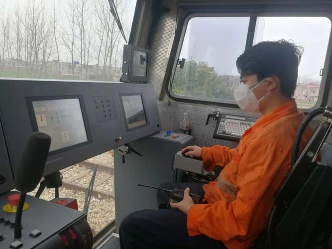 大型养路机械的主要工作是什么？ 作息方式是怎样的？