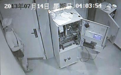 盗贼开锁多少能开坚固的垃圾箱
