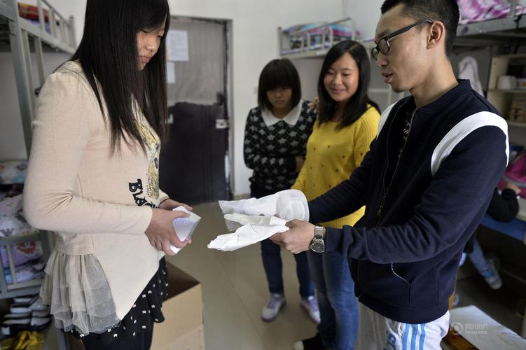 在大学宿舍里卖卫生巾会被人接受吗