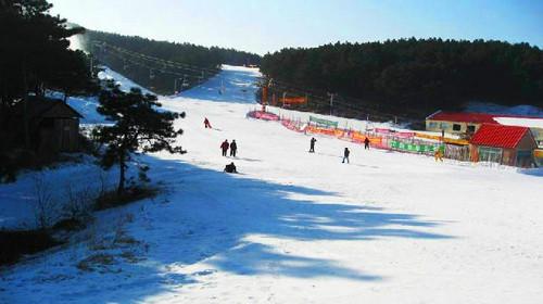 棋盘山滑雪场门票多少钱