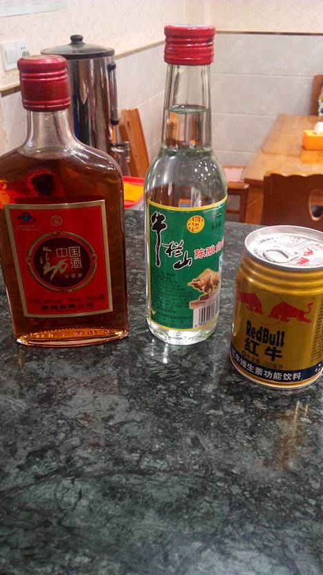 二锅头跟红牛怎样配兑喝？