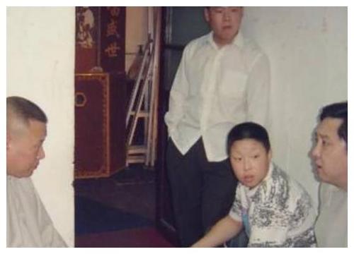 曹云金晒出发票，烧饼爸妈为让他学艺还卖房，郭德纲收徒收不收费？
